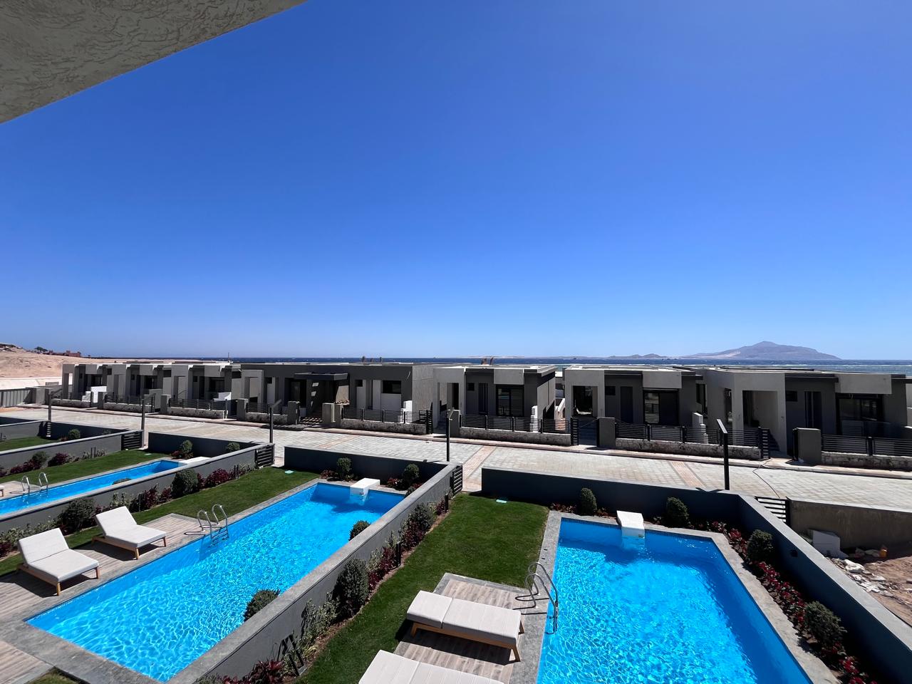 Sunrise Haven: Villa Overlooking